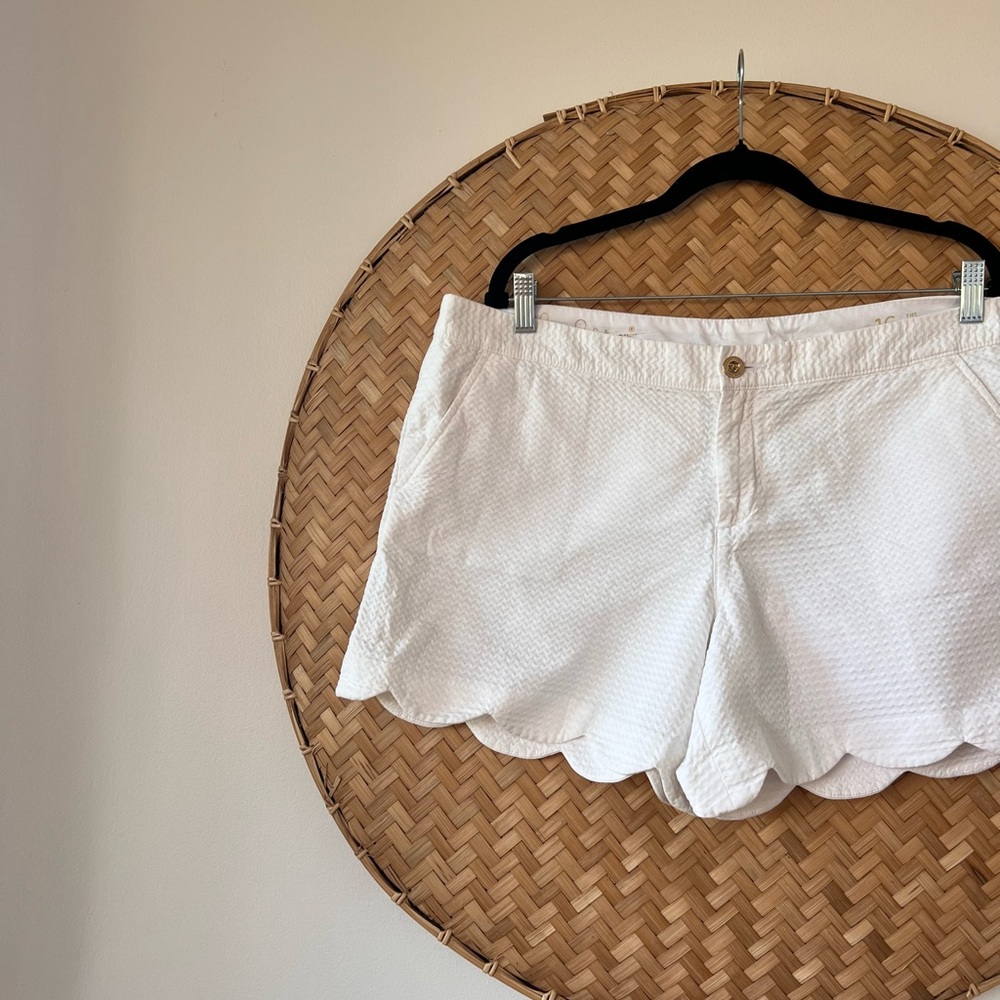 LILY PULITZER BUTTERCUP SCALLOPED 5” INSEAM 100% COTTON WAVE JACQUARD SHORTS EUC - Picture 4 of 9